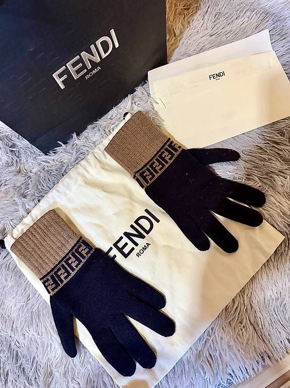 Guanti & manicotti: Gants Fendi – Usato da Epalinges venduto da Forex.master 2
