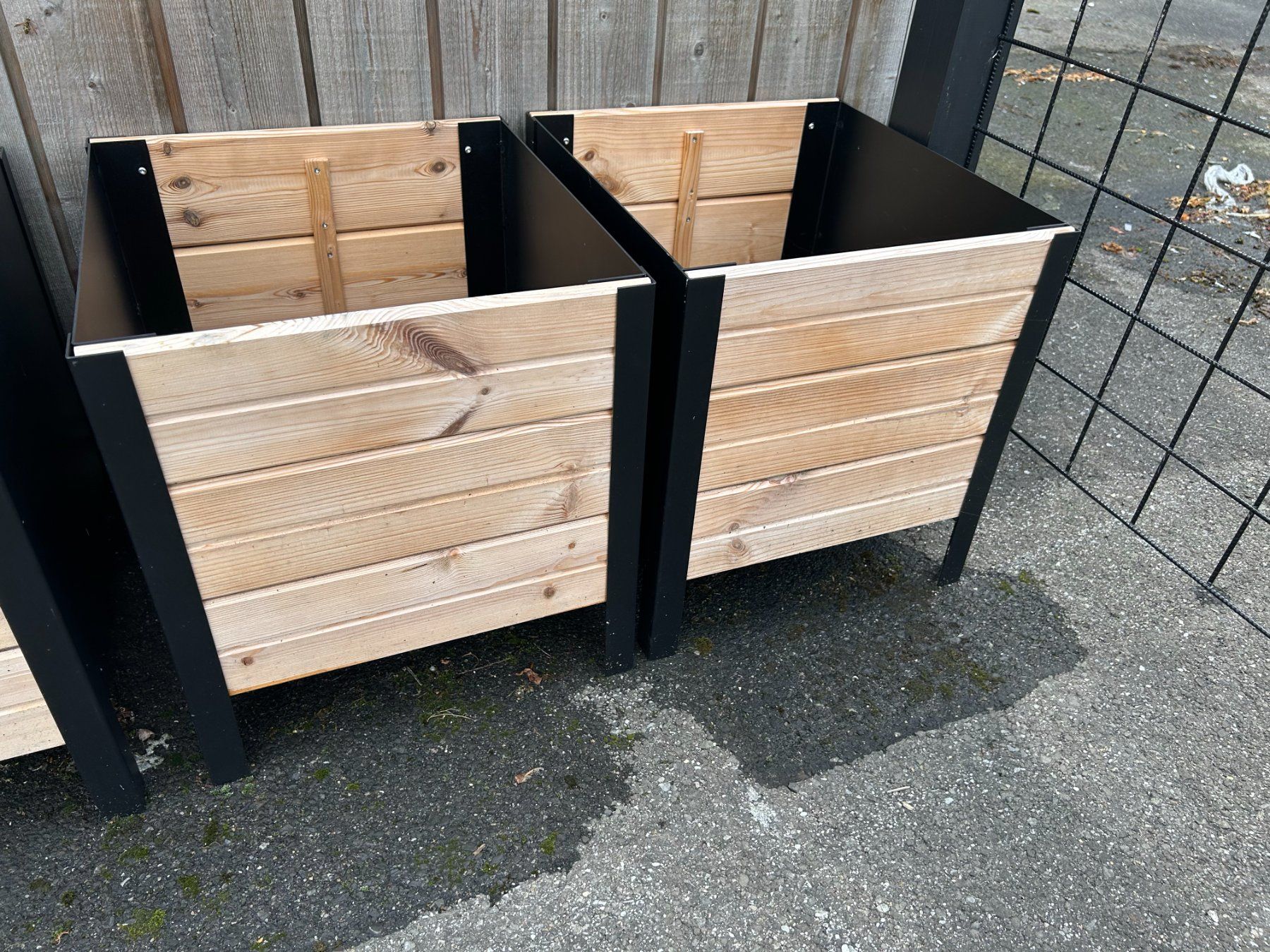 Vasi per fiori: Blumentöpfe Holz Metall schwarz 2 Stck – Usato da Gontenschwil venduto da colibri24.