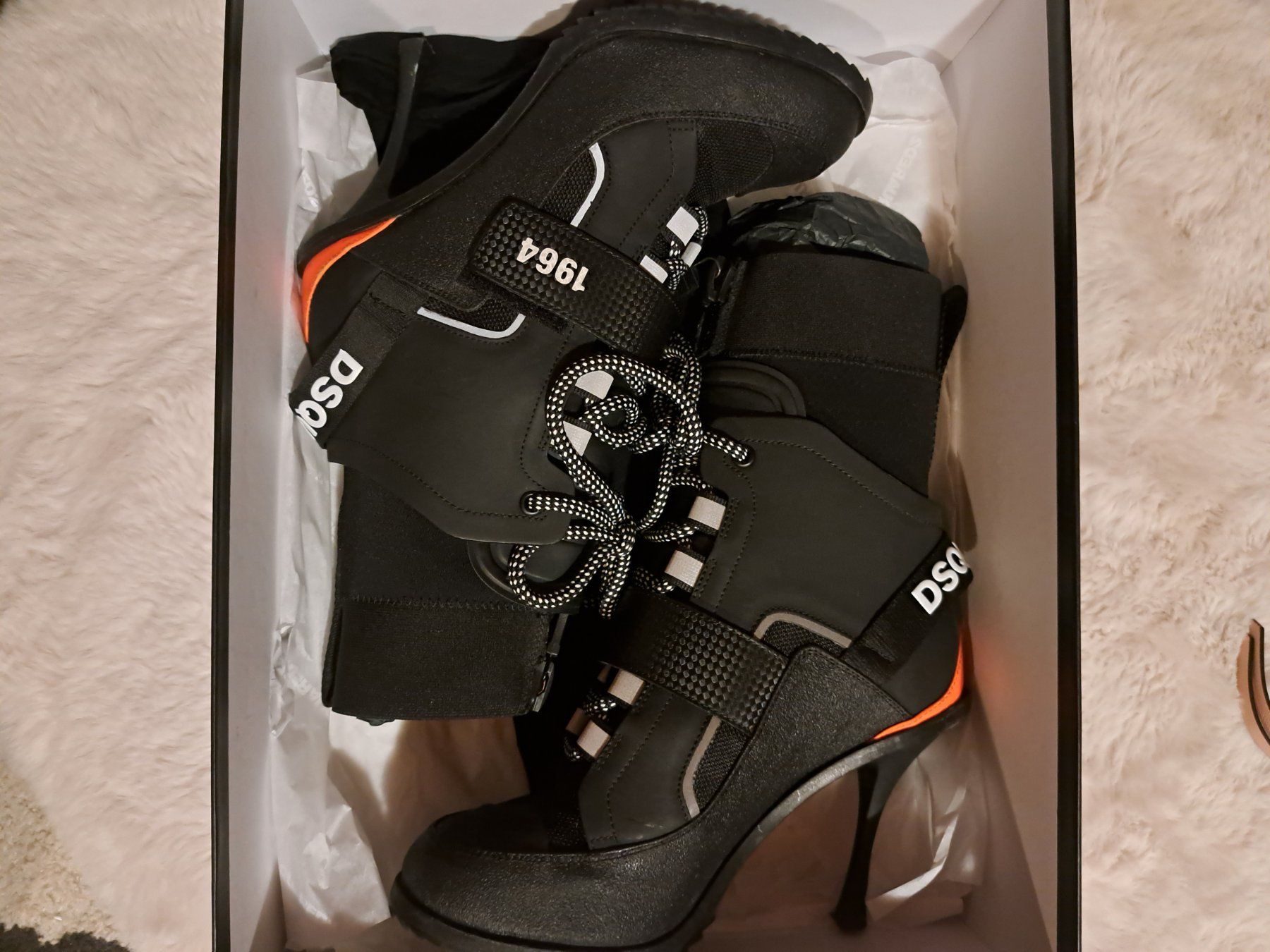 Dsquared2 Scarpe da donna: Dsquared2 Ankle Boots – Usato da Saas Grund venduto da IvanaXY 4