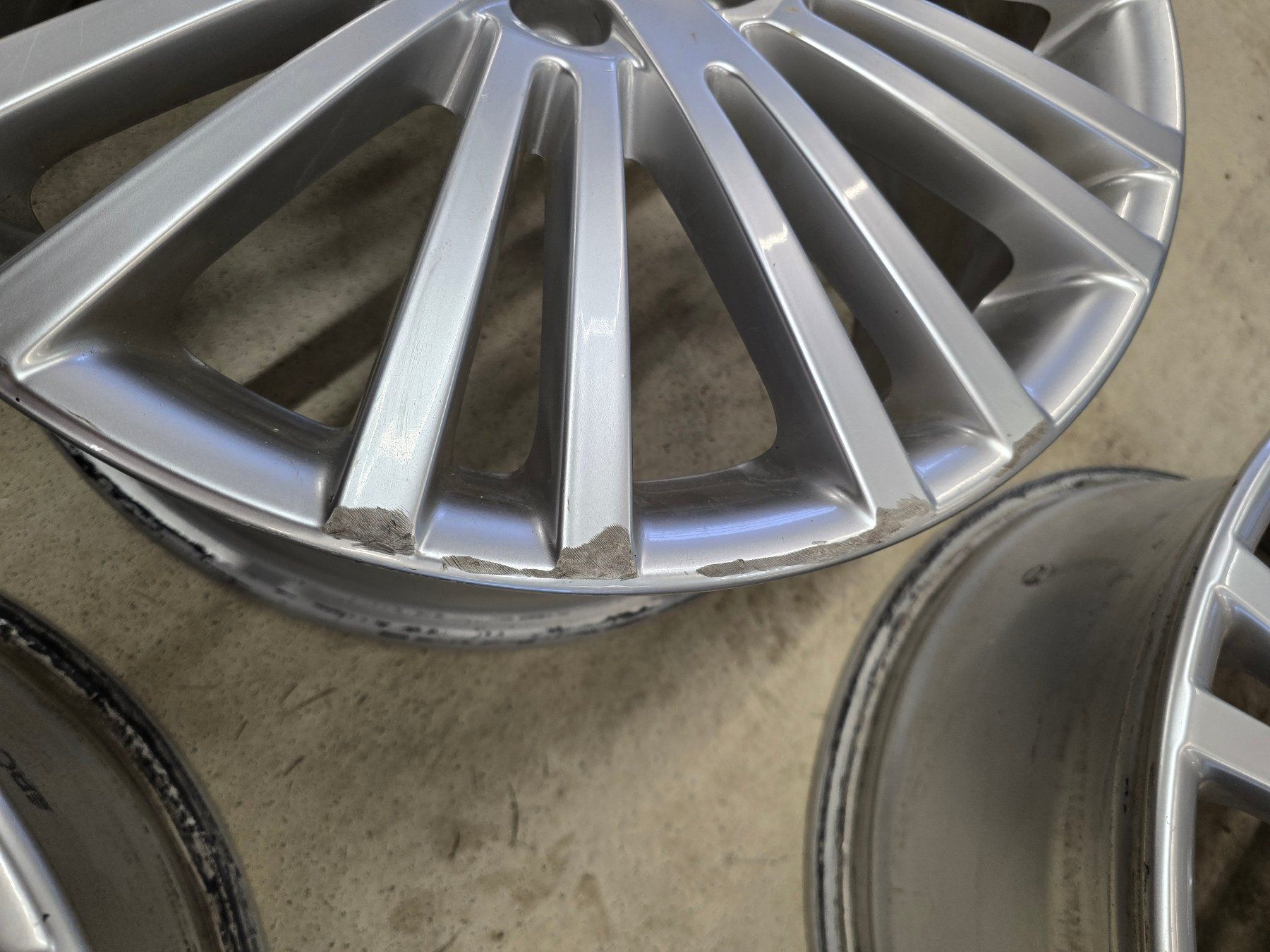 Volkswagen Cerchioni: VW Golf 5 R32 Original Felgen – Usato da Lauerz venduto da Golfgtig60 3