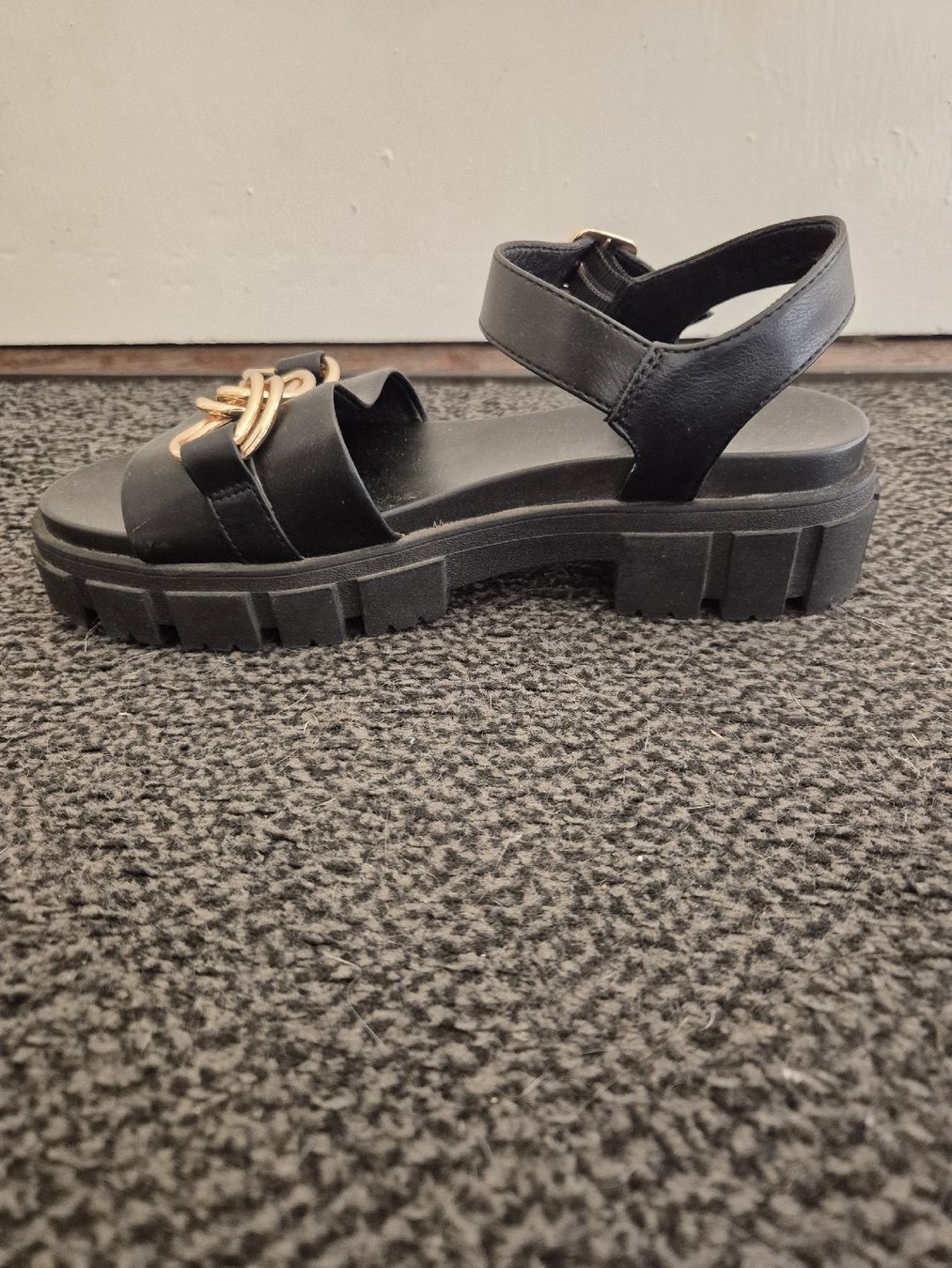 Scarpe da donna: Sandales avec boucles dorées – Nuovo (secondo la descrizione) da Courtelary venduto da ana_nt6s 2