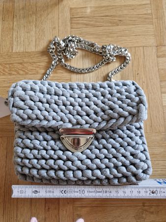 Handgemachte graue Stricktasche mit Kette, neu und speziell!