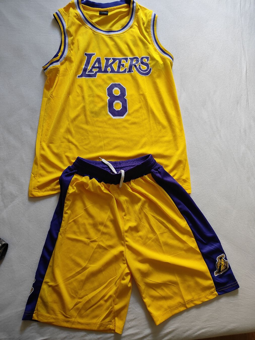 Lotti di vestiti: Ensemble Lakers ,Taille M, Neuf ! – Nuovo e nell'imballaggio originale da Biel/Bienne venduto da Edi5Roli3