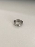 Bague argentée avec strass  