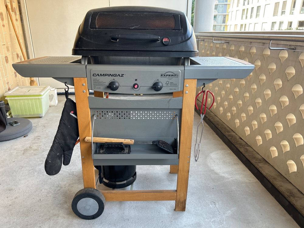 Campingaz Gasgrill mit Zubehör inkl. Gasflasche (halb voll) Kaufen auf Ricardo