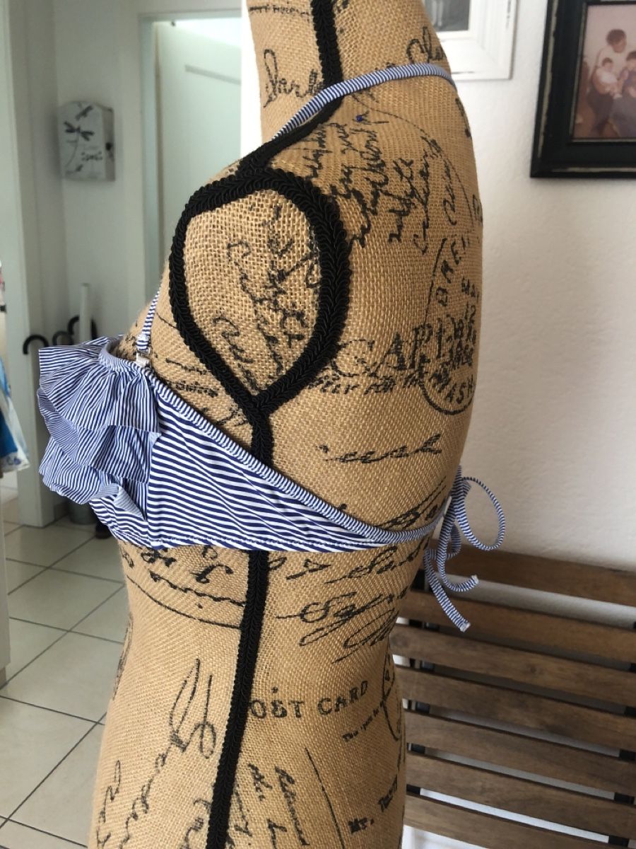 Top: Haut de bikini rayée à volants- Taille S – Nuovo (secondo la descrizione) da Biel/Bienne venduto da Lianumi 1