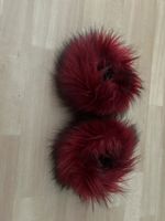 Rote Pelzige Armstulpen