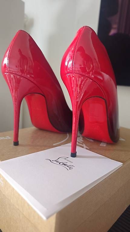 Scarpe da donna: Chaussures à talons Louboutin – Usato da Lausanne venduto da pat_6plk 4
