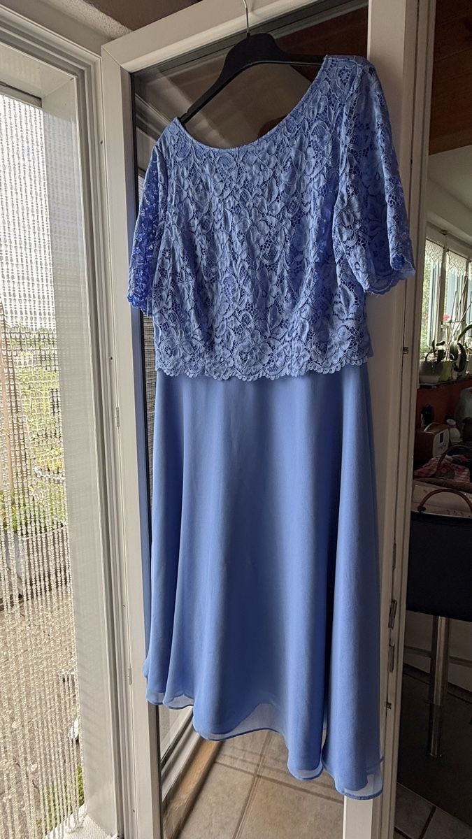 Robes: Cocktail Kleid Vera Mont Grösse 46 – D'occasion à Dettighofen (Lengwil) par Dolol