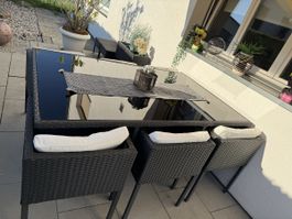 Tisch inkl. 6 Stühle und 3 Hocker