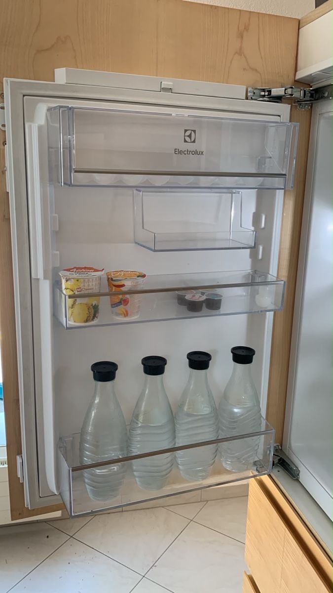 Electrolux Frigoriferi: Electrolux IK1345SL Kühlschrank links – Usato da Zürich venduto da Syossmen 2