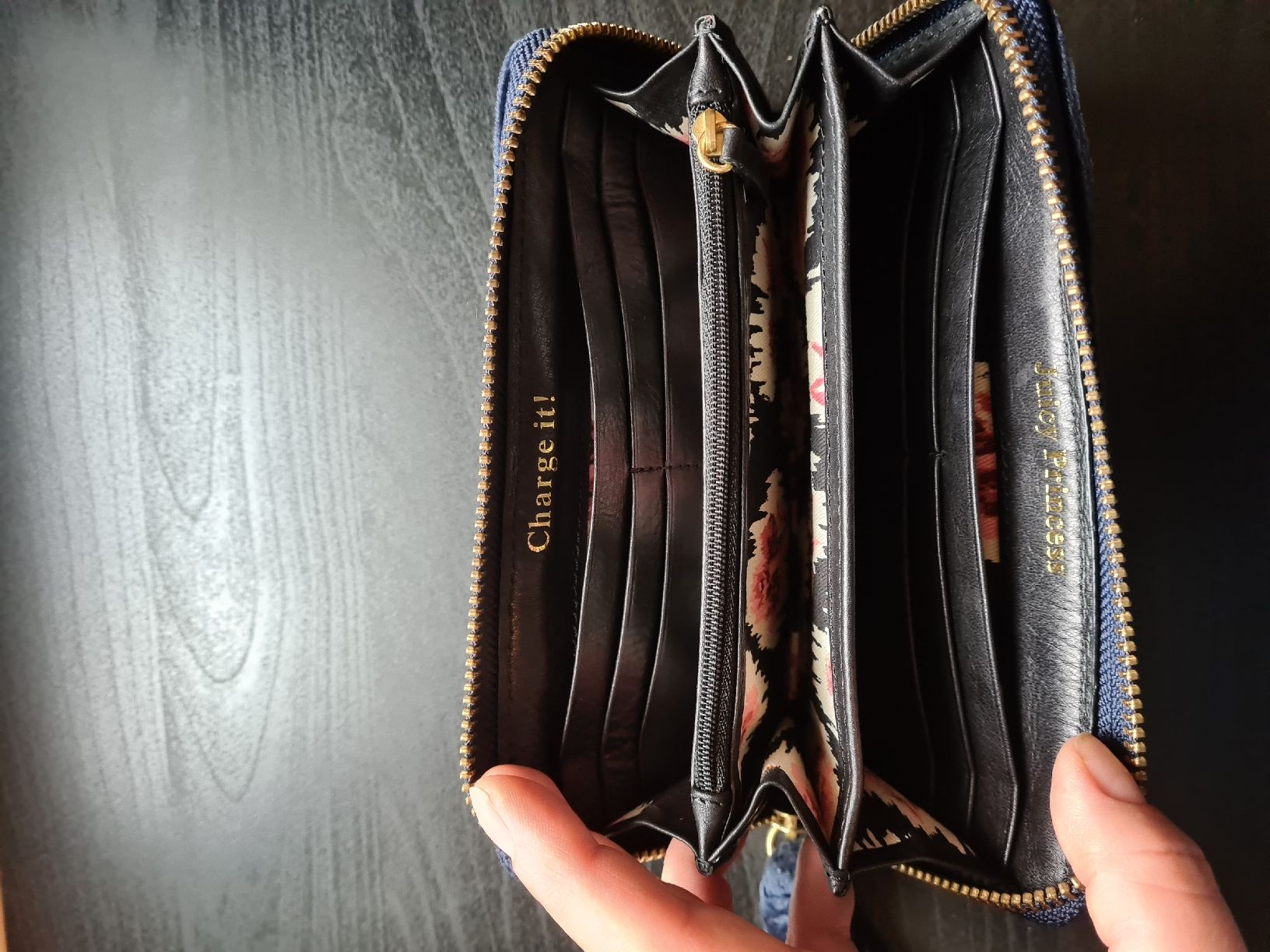 Juicy Couture Portamonete: Juicy Couture Wallet – Nuovo (secondo la descrizione) da Zug venduto da Minieme