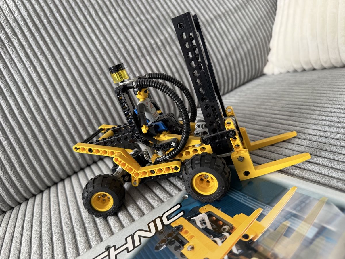 Lego Baukästen: LEGO Technic Gabelstapler 8463 mit Bauanleitung, gebraucht – Gebraucht aus Schöfflisdorf von Sabi_Malu 1