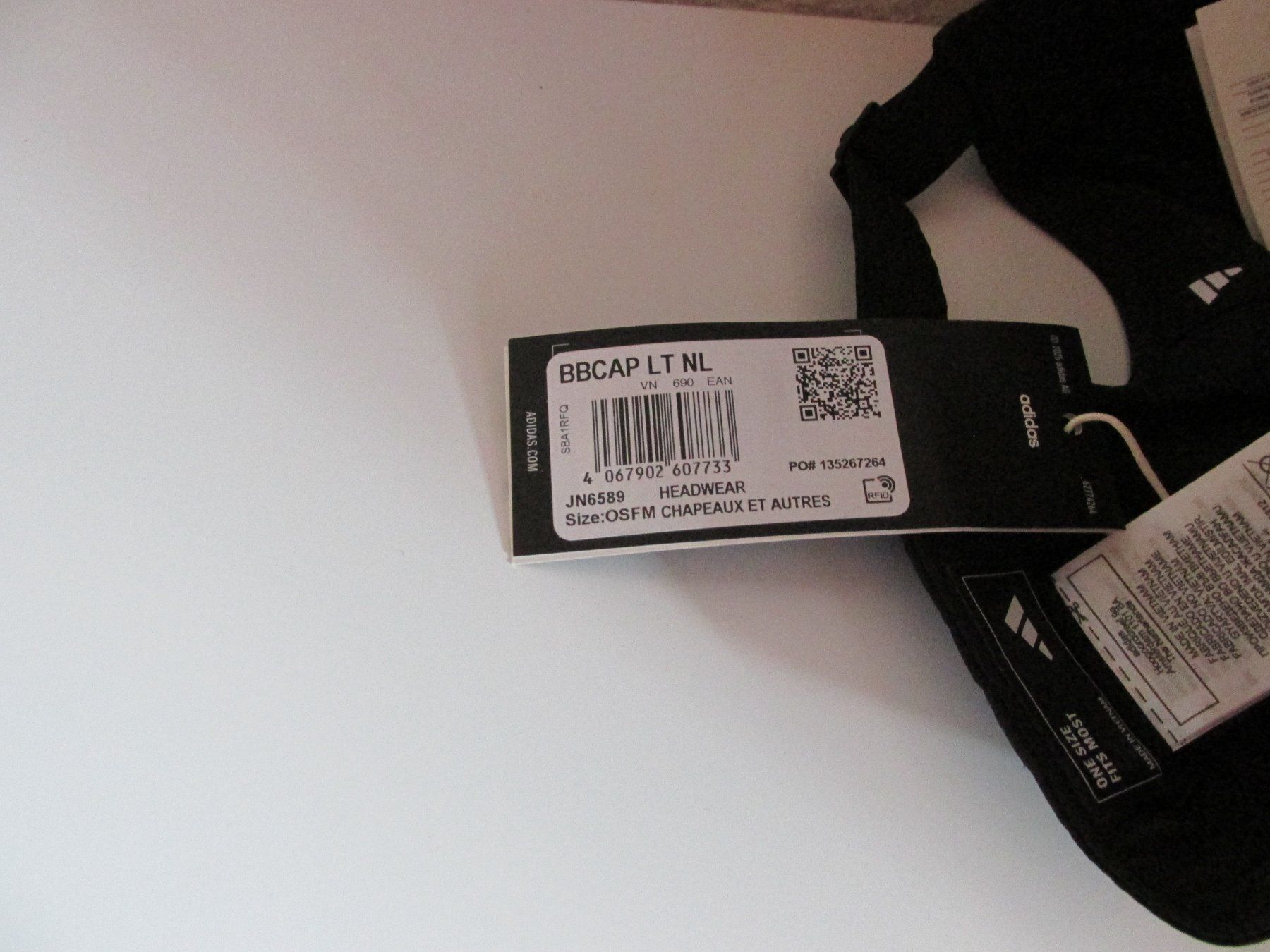 Sonstige Kleidung & Accessoires: Schwarze Adidas Cap, neu mit Etikett - perfekte Passform! – Neu und originalverpackt aus Aeschau von Nianho 3