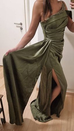 Neues Abendkleid, M