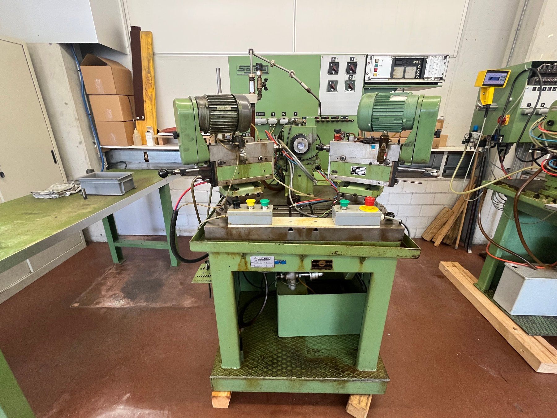 Tutte le macchine: SOLMA/TECHNIKA Universal-Nachbearbeitungs-Bohrmaschiene – Usato da Grenchen venduto da Doka_4582