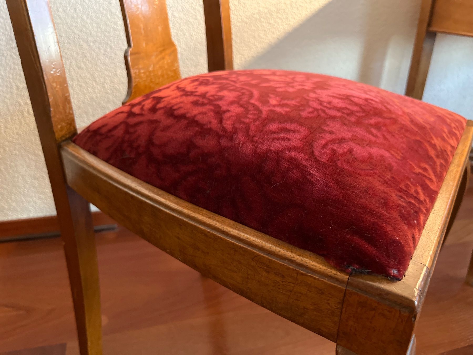 Sedie: Vintage Stuhl, Holz & Samt – Usato da Luzern venduto da Jiggy_8898 4