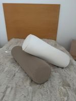 Coussins  cylindriques taupe et blanc cassé