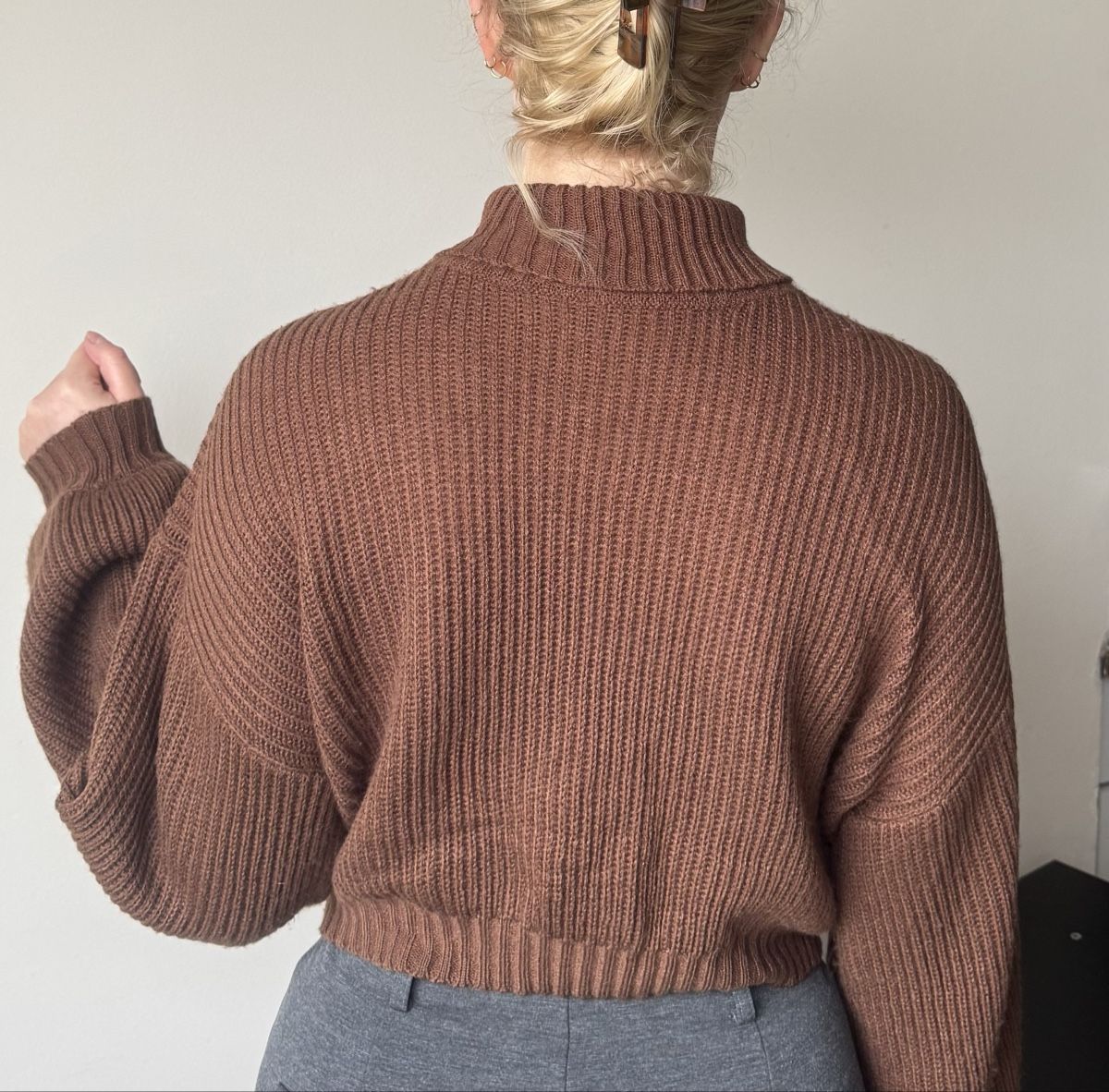 Maglioni & Felpe: Cosy Brown Jumper – Usato da Carouge GE venduto da vit_v5h9