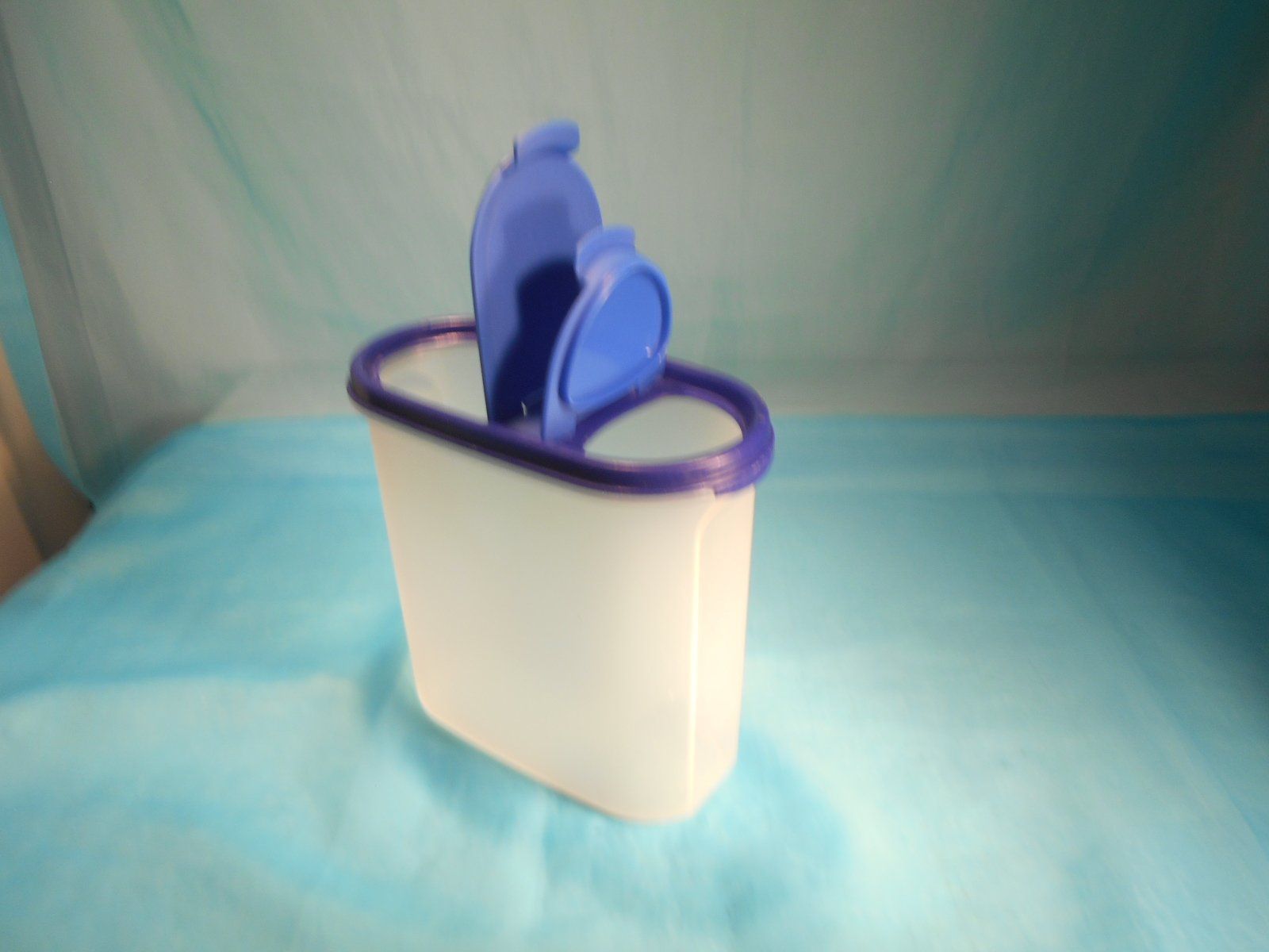 Tupperware Contenitori & Simili: Tupperware Behälter mit 2 Oeffnungen, 2.3L – Usato da Bellach venduto da JingleCherry 2