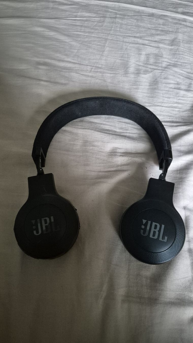 JBL Cuffie: JBL E45BT Bluetooth Kopfhörer schwarz – Usato da Winterthur venduto da Guisto77 1