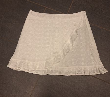 Jolie jupe blanche brodée style wrap été - Taille M 38 Neuf!
