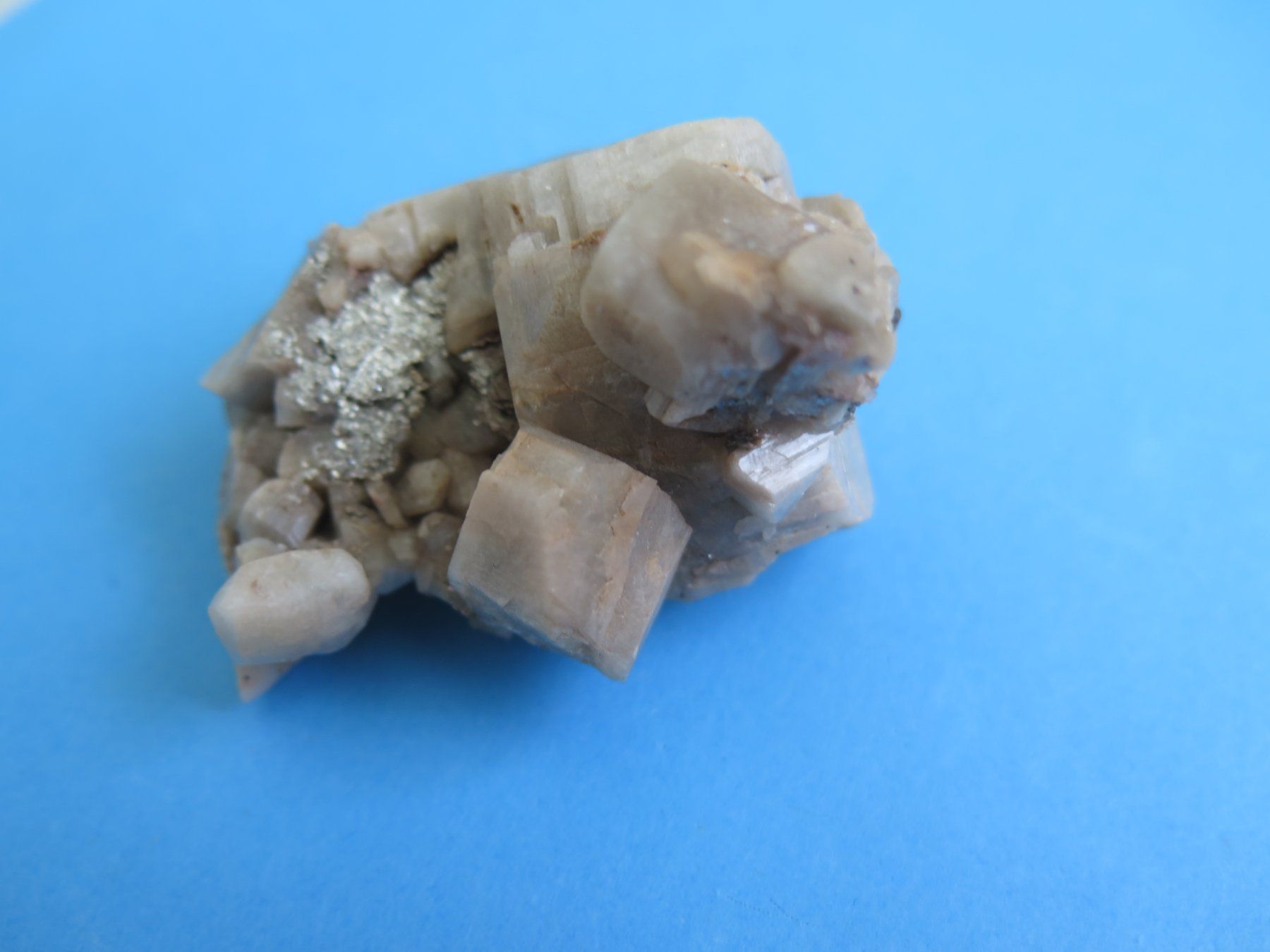 Minerali & Pietre curative: Mikroklin mit Muskovit von Namibia – Usato da Schaffhausen venduto da Yamakana51L8736OQ8 1