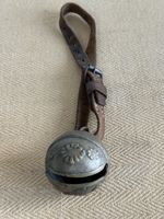 Antike Glocke Schelle mit Lederband 