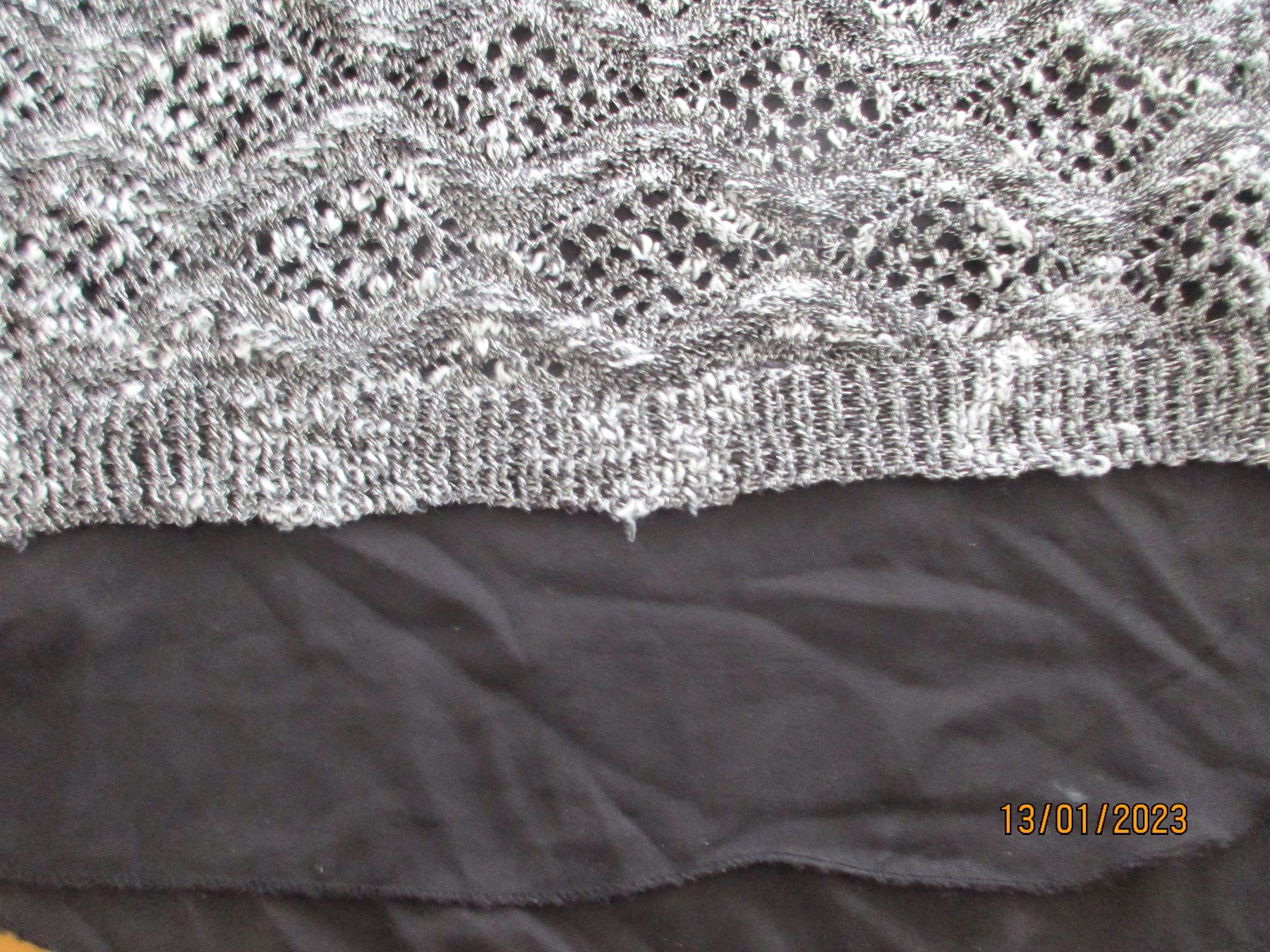 Maglioni & Felpe: Pullover mit Bluse integriert wunderschön M – Usato da Ottenbach venduto da Claurin 1