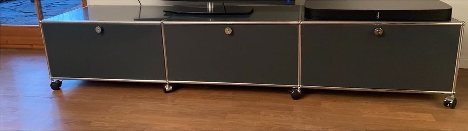 USM Mobili TV: USM TV Lowboard Anthrazit(Preis VB) – Usato da Zürich venduto da LUXUS2020