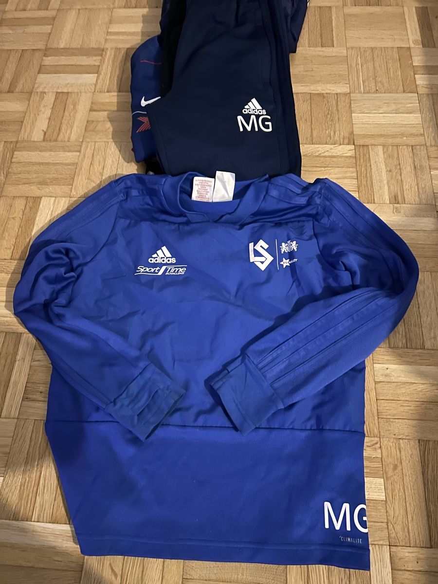 Lotti & Set di vestiti: Lot habits de foot – Usato da Neuchâtel venduto da zib_lzs8 2