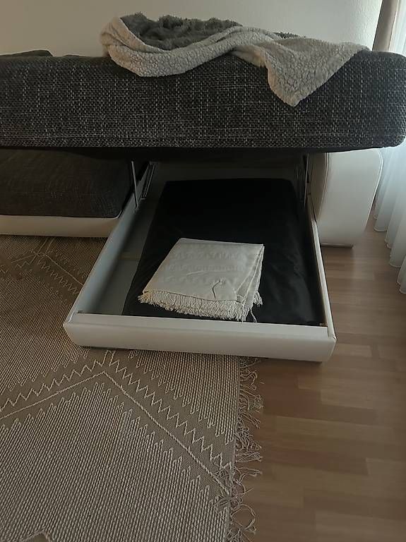Sofas: Sofa mit bettfunktion  – D'occasion à Bern par cha_w6bp 1
