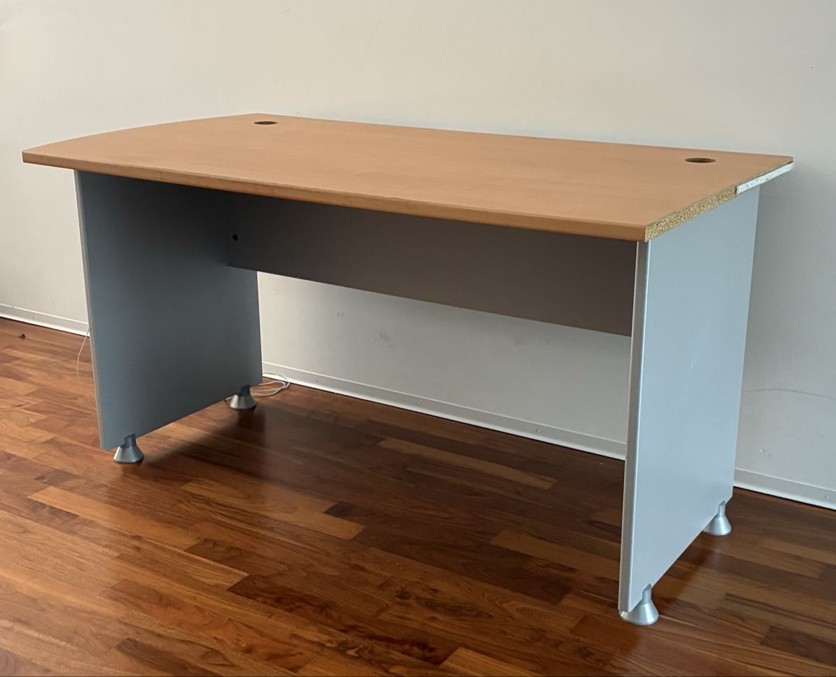 Schreibtische: Wooden Desk – Gebraucht aus Zürich von den_8tyy 2