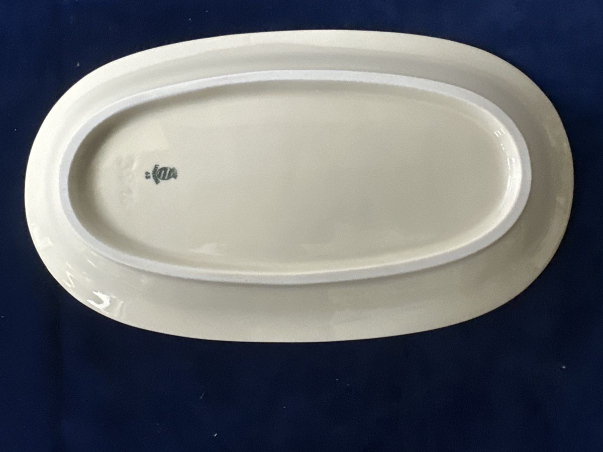 Piatti di portata: Langenthal  Butterplatte ich weiss oval mit Blumenmuster – Usato da Zürich venduto da Chaeffeler 1