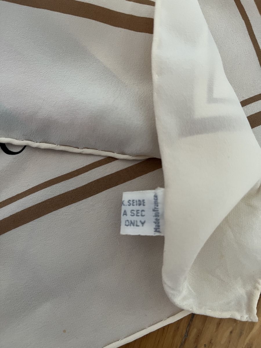 Dior Foulard & Sciarpe: Carré soie Dior fleur – Usato da Mont-sur-Lausanne venduto da Pioutch 3