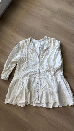 Weisses Sommerkleid mit Stickereien, Grösse xs/s von Zara