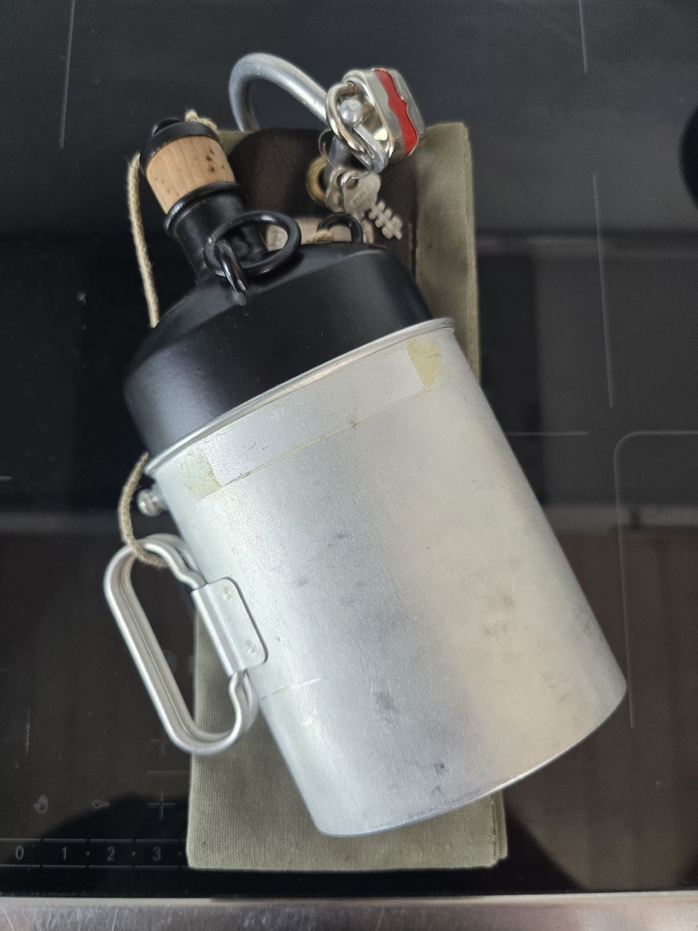 Attrezzatura & Pezzi di ricambio: Original Schweizer Armee Feldflasche mit Überzug, Top – Usato da Kestenholz venduto da _Nostalgia_ 2