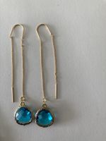 Boucles d’oreilles dorées cabochon verre bleu