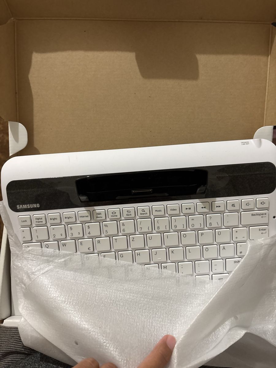Samsung Tastiere: Samsung Galaxy Tab Keyboard Dock – Difettoso da Confignon venduto da Second_Hand_Ch 3