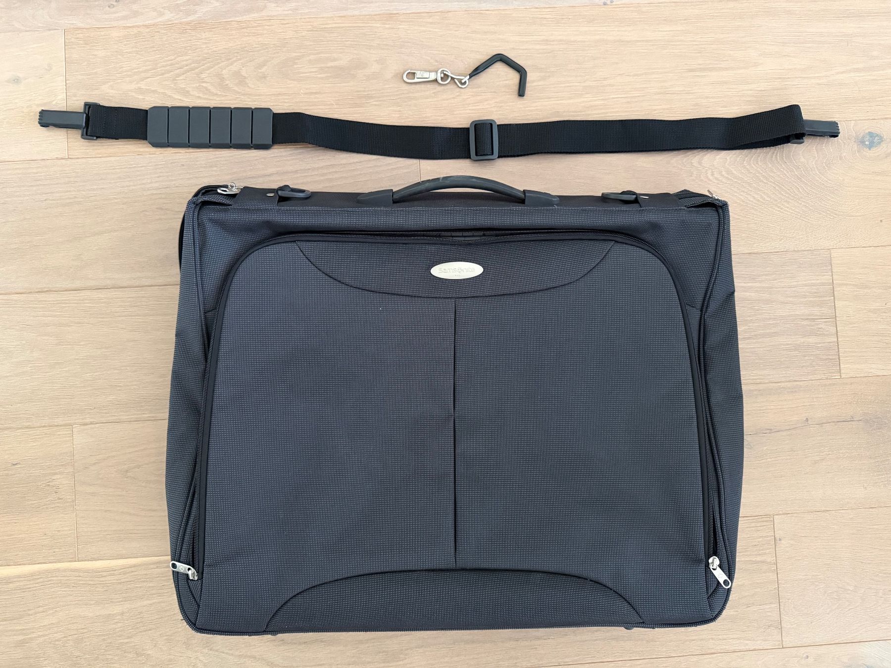 Samsonite Reisekoffer: Samsonite Kleidersack mit Zubehör – Gebraucht aus Riehen von Nyenhuis