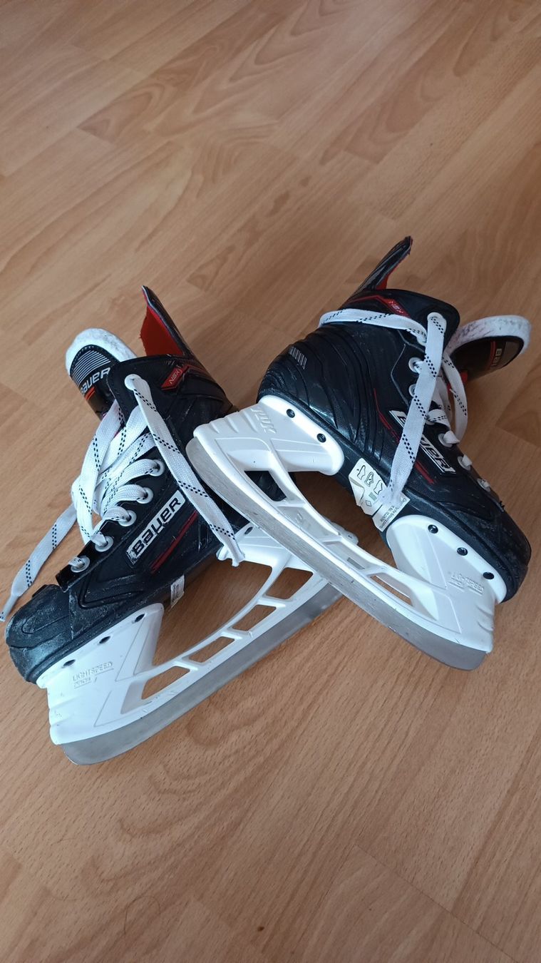 Pattini da ghiaccio: BAUER / Eishockey / Schlittschuhe / Gr 32-33 – Usato da Flims Dorf venduto da ali_8n8q 1