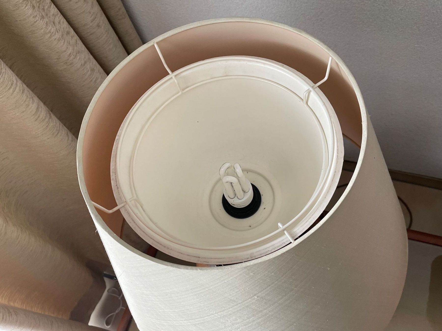 Lampade: Lampe mit Keramikvase (Stoffschirm) – Usato da Zürich venduto da plumita 4