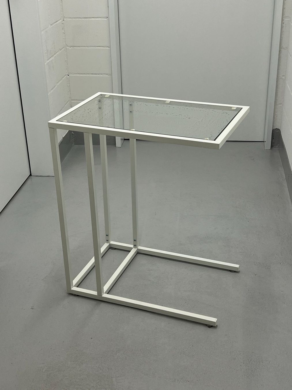 Ikea VITTSJÖ Laptop stand, white/glass, 35x65 cm (Gebraucht) in Uitikon ...