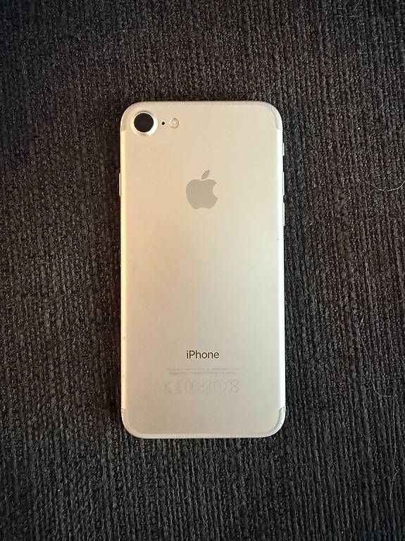Telefoni cellulari / Smartphones: Apple iPhone 7  128 GB  mit Originalverpackung – Usato da Zürich venduto da Peterandriu 1