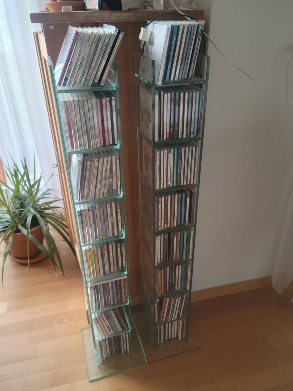 CD: 80er Jahre CD Sammlung mit Glasgestellen – Usato da Meggen venduto da piu_7zsp