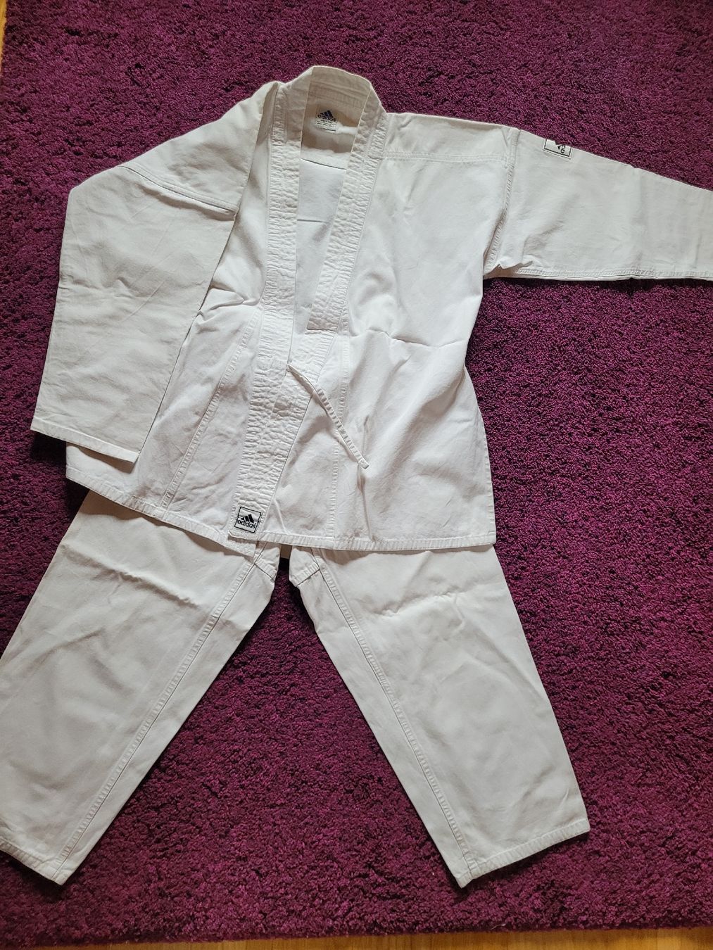 Kimonos: Adidas Karate Ausrüstung – Gebraucht aus Grossaffoltern von jan_99fv