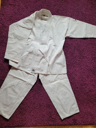 Adidas Karate Ausrüstung
