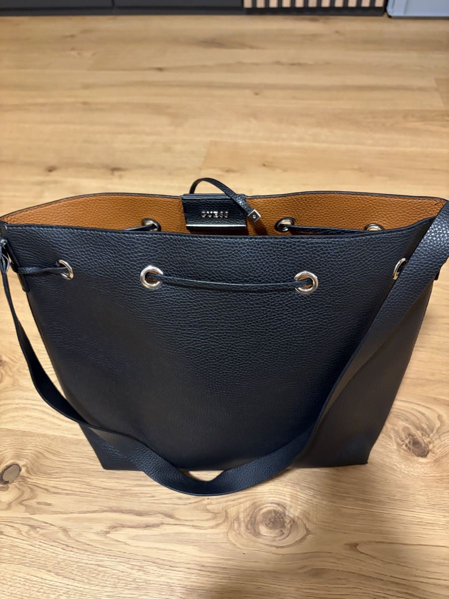 Guess Borse da donna: Guess Tasche schwarz – Usato da Davos Dorf venduto da Anna3313 1