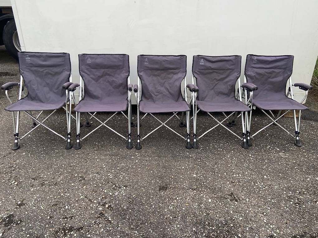 Sedie:  Campingtisch plus 5 Campingstühle beides Klappbar – Usato da Leuzigen venduto da Doppelrad