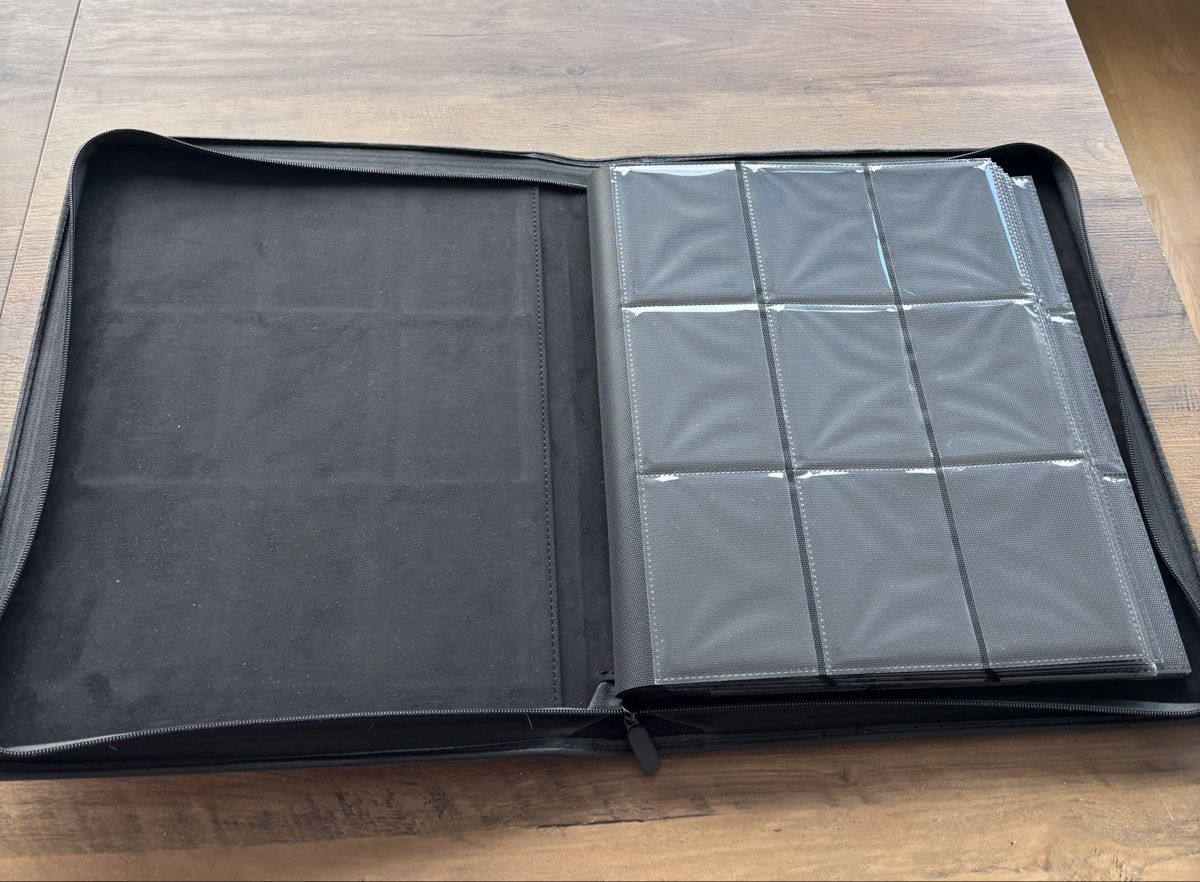 Album: Toploader Binder 9x32 Pocket‘s – Usato da Rorschach venduto da Faebeaebe93